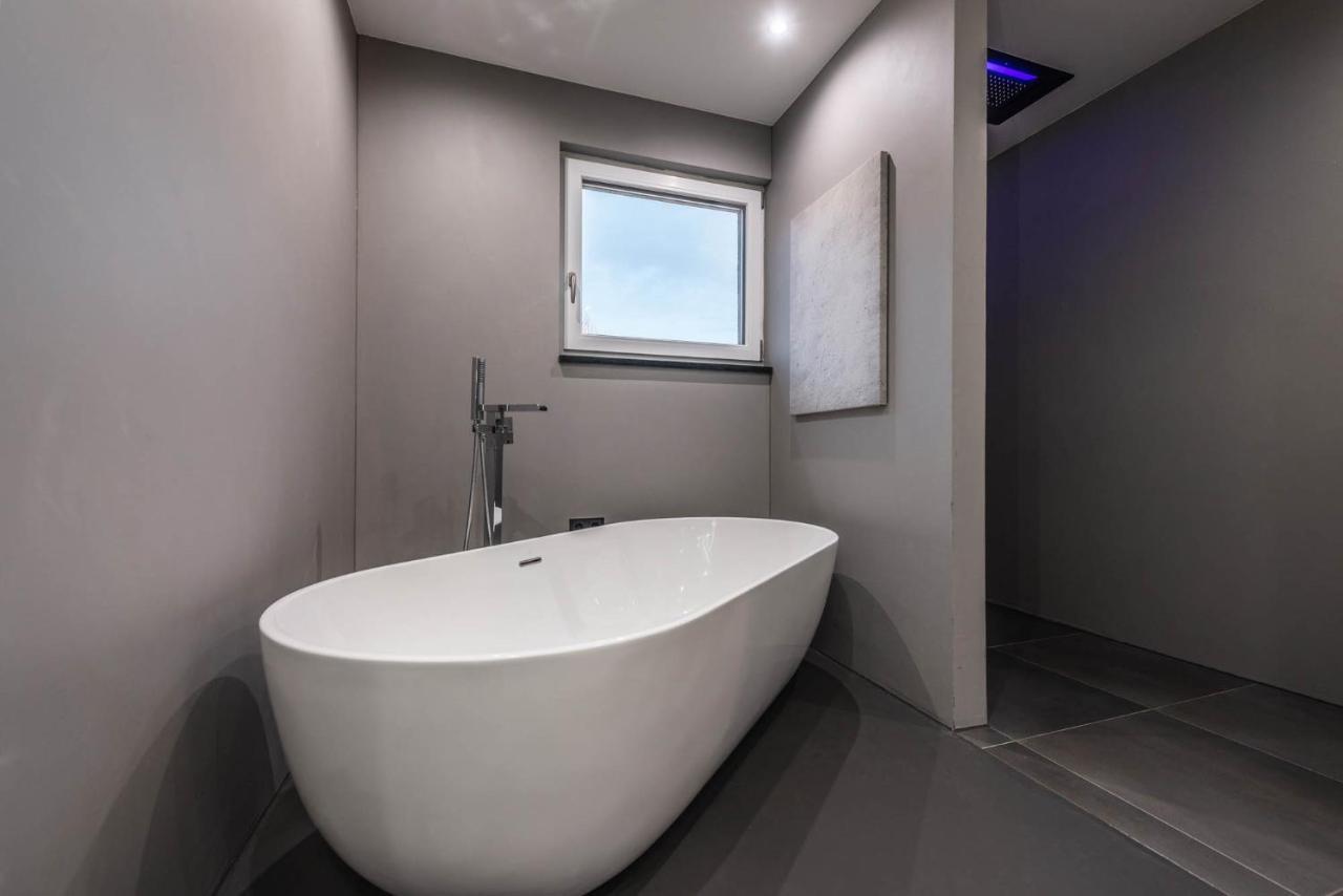 Moderne Villa Mit Whirlpool Und Heimkino Валдкирхен Екстериор снимка